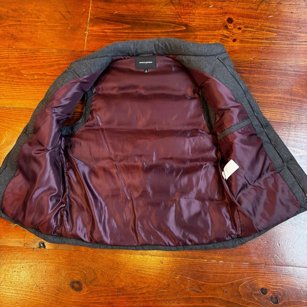 Banana‎ Republic Men's Gray Plaid Puffer Vest. Size Medium